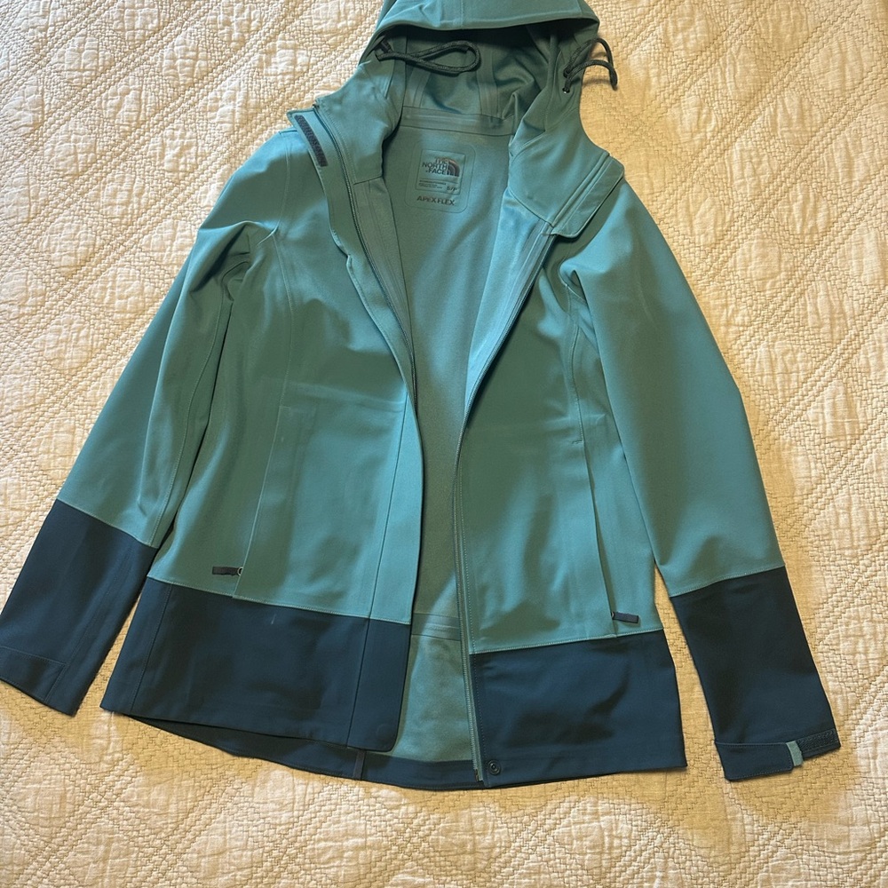 The North Face Women's Teal and Navy Apex Flex Jacket, Size Small